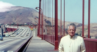 Max Bense auf der Golden Gate Bridge, 1969